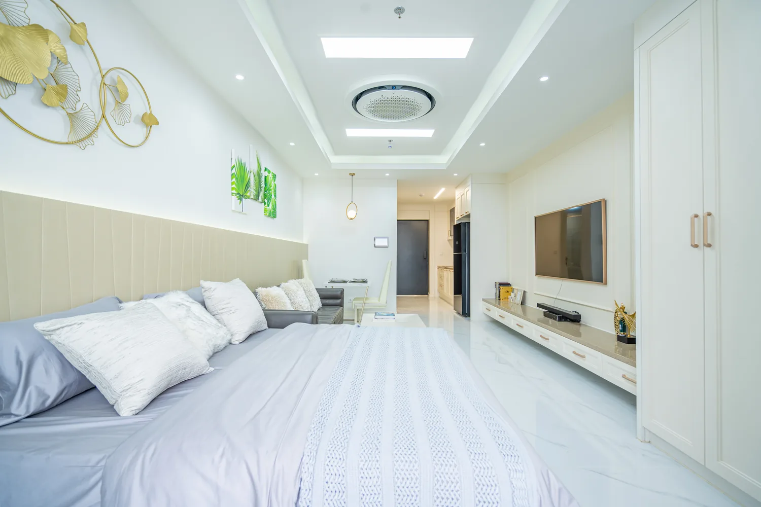 Diamond Bay Garden studio interior detail